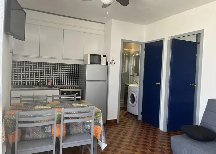 Spacieux T2 Pour 4p Avec Terrasse, Parking Prive A 400m De La Plage, Quartier Anime, Animaux Ok - Fr-1-799-9 Apartment